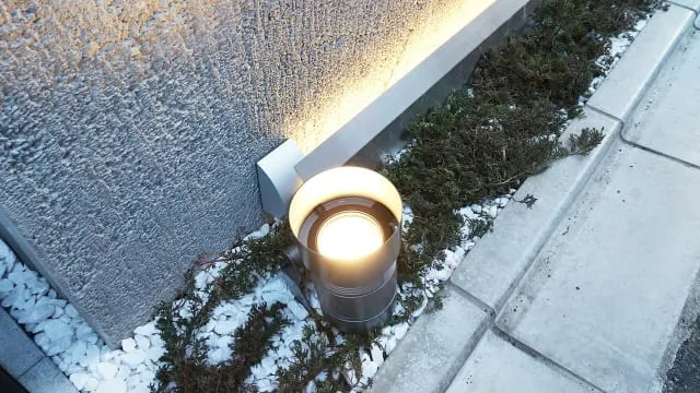 スポットライトでおしゃれなエクステリアを実現！設置するメリットと魅力的にするコツ